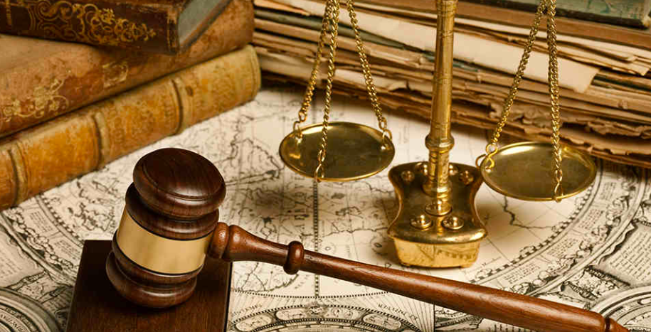 ¿Cuáles son las leyes que rigen a la banca digital y a la banca tradicional?